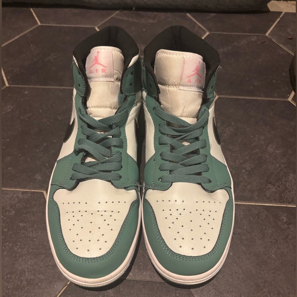 Nike Air Jordan 1 Mid Dutch Green - Picture 2 of 6